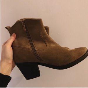 COPY - BROWN BOOTIES SIZE 8